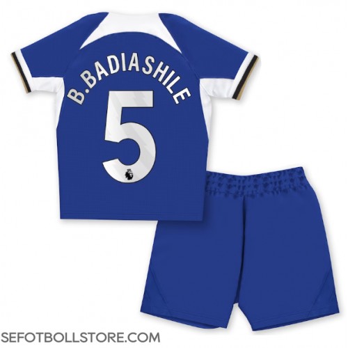 Chelsea Benoit Badiashile #5 Replika babykläder Hemmaställ Barn 2023-24 Kortärmad (+ korta byxor)